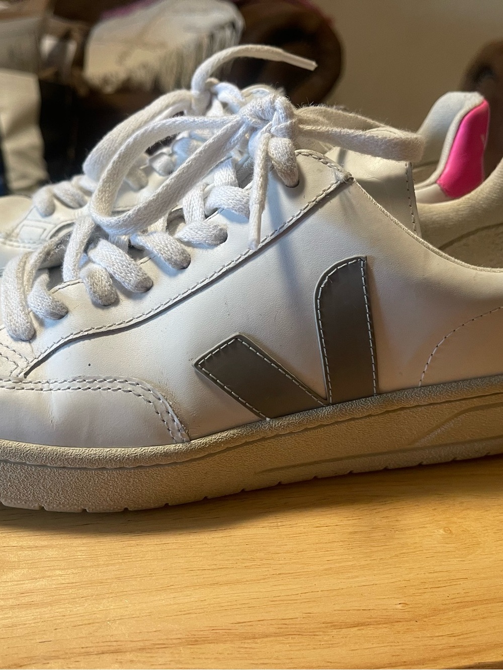 Veja V-12 Leather Fashion Trainers Size 8 UK 6 EU 39